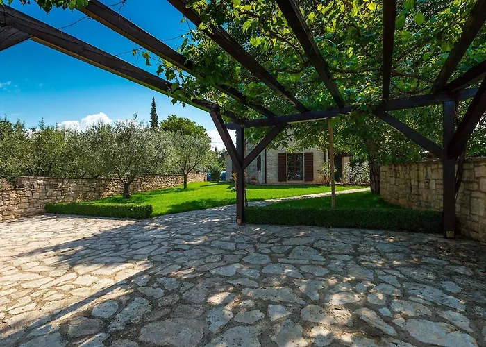 Будинок відпочинку Nini *